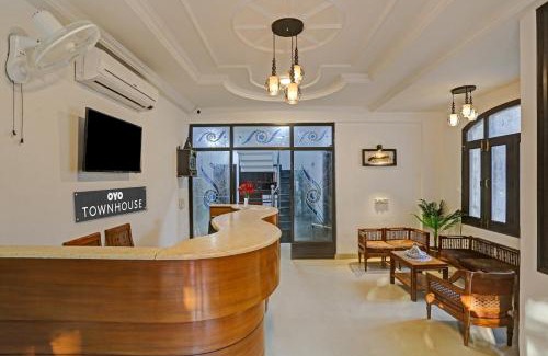 DLF City Hotel | Townhouse 1212 M Stay
