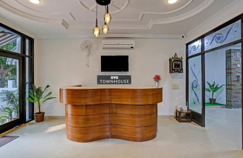 DLF City Hotel | Townhouse 1212 M Stay