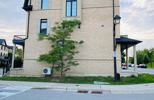 Ajax House | Townhouse for rent in Ajax