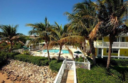 Bradenton Beach Hotel | Tradewinds 1 Bedroom South Cottage. Pet Friendly.