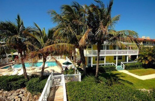 Bradenton Beach Hotel | Tradewinds 1 Bedroom South Cottage. Pet Friendly.