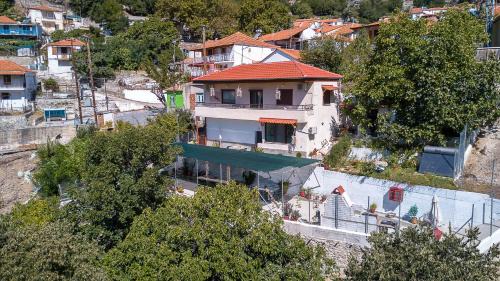Kinyra House | Traditional House Maries
