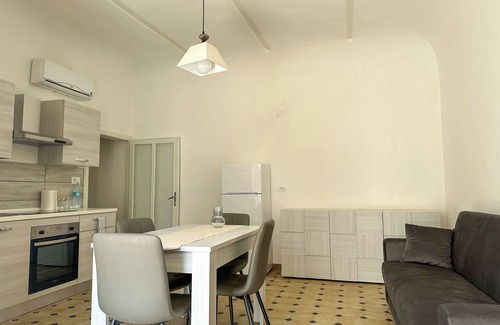 Castellana Grotte House | Traditional two-level house in the heart of Puglia.