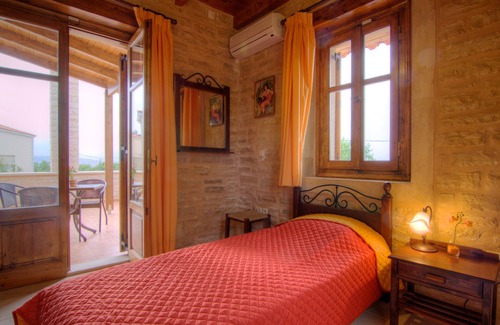 Prines Villa | Traditional Stone Villa Near Beach -free WI FI