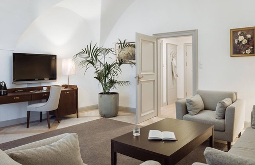 Gatschen House | Traditional Suite with balcony (breakfast) - IMLAUER Hotel Schloss Pichlarn