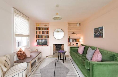 Deal House | Trafalgar Cottage - Stunning sea view property on beach