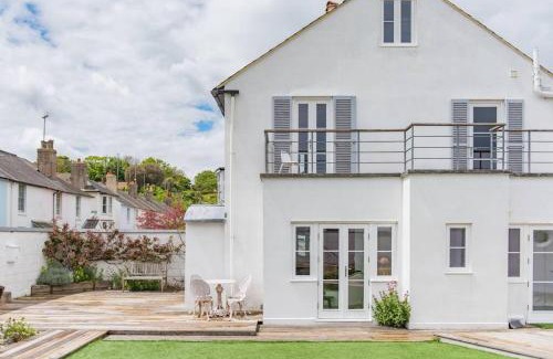 Deal House | Trafalgar Cottage - Stunning sea view property on beach