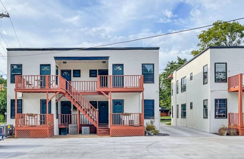Maple Ridge Apartment | Trailside Retreat in the City