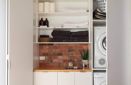 Launceston CBD Cottage | Tralee Cottage Novel Charm with Modern Finishes
