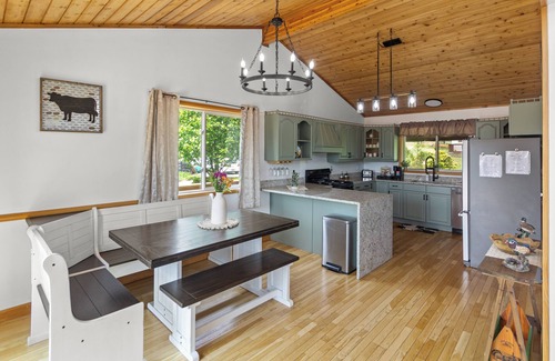 McArthur Cabin | Tranquil 12-acre cabin w/Hocking Hills views, pool, hot tub, games & sleeps 18+