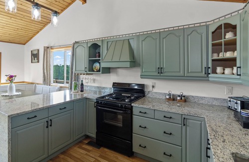 McArthur Cabin | Tranquil 12-acre cabin w/Hocking Hills views, pool, hot tub, games & sleeps 18+