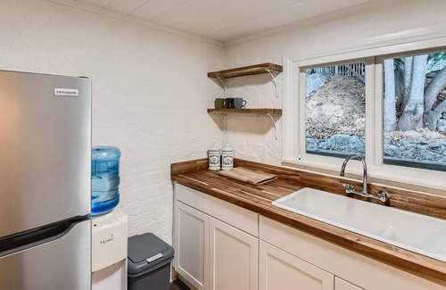Vista Cottage | Tranquil 2 Bedroom 1 Bath Cottage Nestled in the Trees - Fenced Oversized Patio
