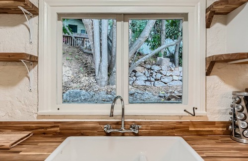 Vista Cottage | Tranquil 2 Bedroom 1 Bath Cottage Nestled in the Trees - Fenced Oversized Patio