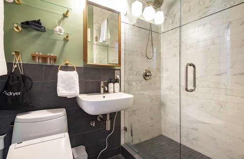 Alpine Meadows Cabin | Tranquil 60s cabin, 4min to skiing, free shuttle