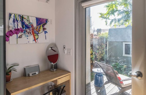 Venice Cottage | TRANQUIL AND CONTEMPORARY SECLUDED GUEST HOUSE, VENICE CA