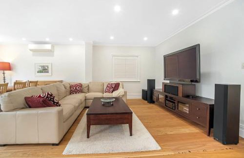 Bellevue Hill House | Tranquil Bellevue Hill Home with Pool