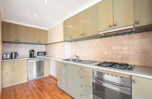 Wonga Park Condo | Tranquil Cottage with Valley & Hills Views