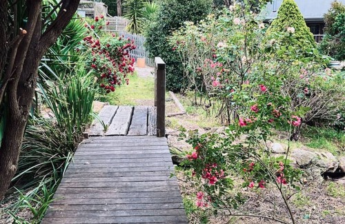 Wonga Park Condo | Tranquil Cottage with Valley & Hills Views