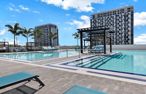 Doral Condo | Tranquil Doral Retreat: Spacious Gem