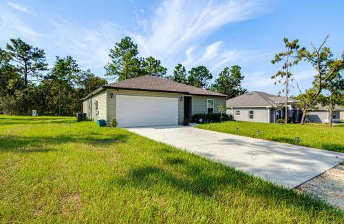 Brooksville House | Tranquil Getaway with Spacious Yard in Brooksville!