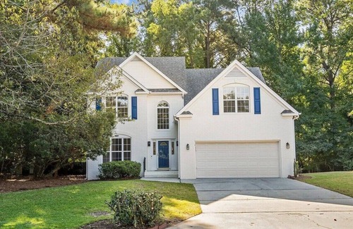 Ogden House | Tranquil Haven: Spacious Retreat for 16+ w/Games