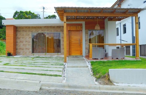 Jarabacoa Cabin | Tranquil Hideaway – Perfect for Families, Friends & Couples.