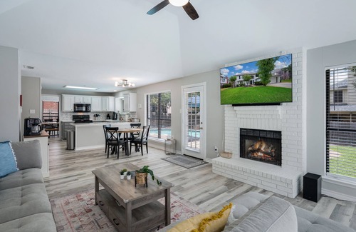 Flower Mound House | Tranquil Home with Pool sleeps 8