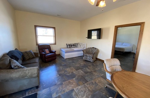 Hatfield House | Tranquil Machine Shed House 5 minutes from Lamoni