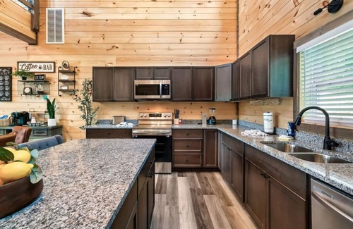 Gatlinburg Cabin | Tranquil Mountain Getaway By Ghosal Luxury Lodging