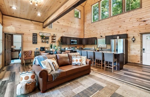 Gatlinburg Cabin | Tranquil Mountain Getaway By Ghosal Luxury Lodging