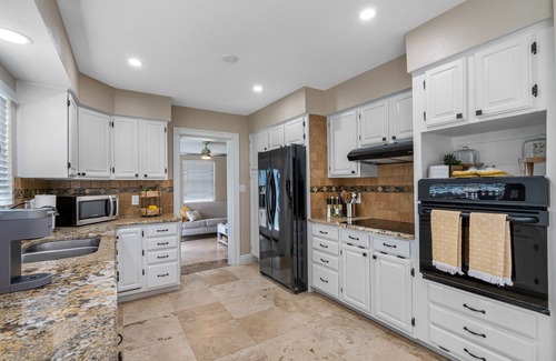 Tampa Villa | Tranquil Paradise on N Jamaica - 4BR Villa - 2 Miles to Tampa Bucs Stadium