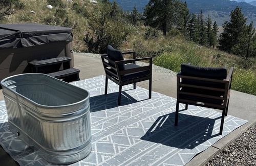 Okanagan-Similkameen Cabin | Tranquil private getaway at this beautiful cabin on 3 acres on Anarchist mtn.