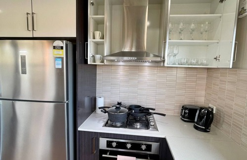 Glenroy House | Tranquil Retreat Near to Airport