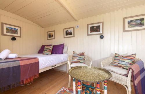 Tewkesbury House | Tranquil Riverside Shepherds Hut in Tewkesbury