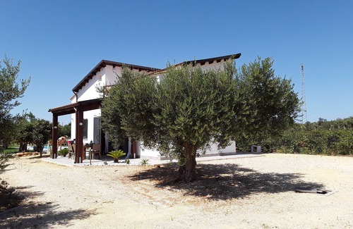 Menfi House | Tranquil setting for a relaxing break at La Casa degli Ulivi