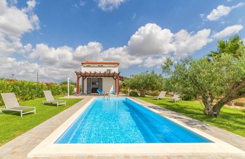 Menfi House | Tranquil setting for a relaxing break at La Casa degli Ulivi