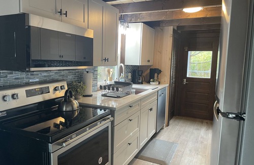 Hall Quarry House | Tranquil Views of Somes Sound and beautiful Sargent Mnt. at your door.