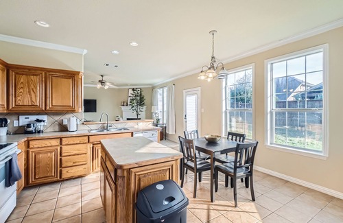 Fort Worth House | Tranquil Woodchase Getaway