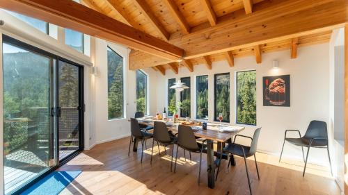 Olympic Valley House | Trapper by AvantStay A Interior Design w Sauna
