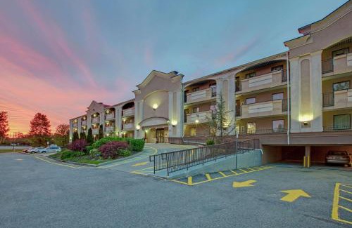 Parsippany Hotel | TraveIodge by Wyndham Parsippany