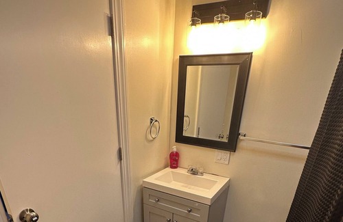 Pittsfield Apartment | Traveling Nurses! Paradise, 0.2 Miles from BMC - 3 Bedroom