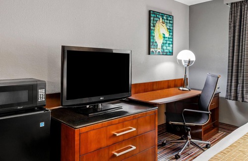 Bloomington Hotel | Travelodge by Wyndham Bloomington