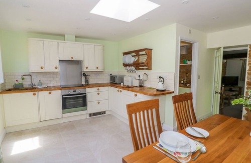 Sibford Gower Cottage | TREACLE COTTAGE, pet friendly, luxury holiday cottage in Tysoe