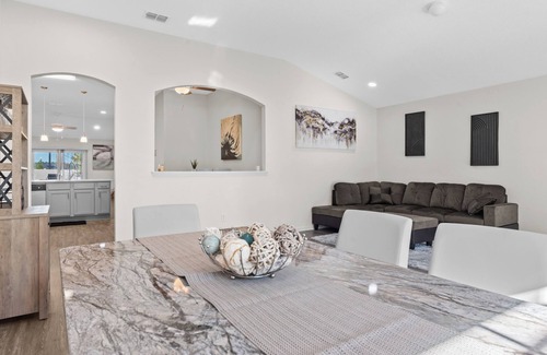 Westside House | TREAT YOURSELFnSpacious 4-bedroom house with WiFi and AC in awesome Jacksonville