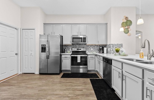 Westside House | TREAT YOURSELFnSpacious 4-bedroom house with WiFi and AC in awesome Jacksonville