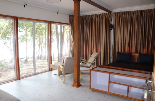 Koh Rong Hotel | Tree House Bungalows Resort