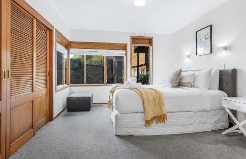 Hamilton East House | Tree Top Retreat in Central City - By KOSH BNB