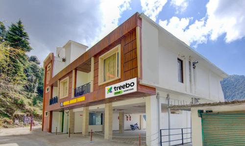 Dalhousie Hotel | Treebo Down Town, Dalhousie