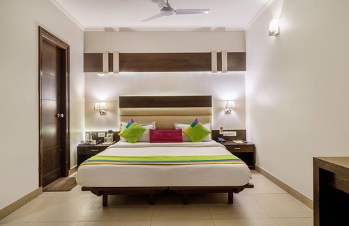 Sindhi Camp Hotel | Treebo Natraj - Jaipur