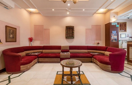 Sindhi Camp Hotel | Treebo Natraj - Jaipur